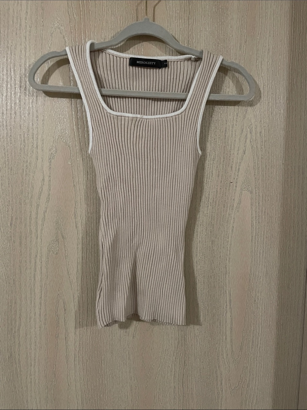 MISSGUIDED Ribbed Square-Neck Tank Top in Beige with White Trim